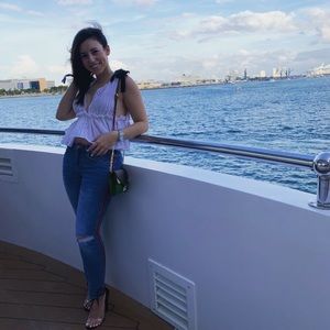 Meet your Posher, Alexis!